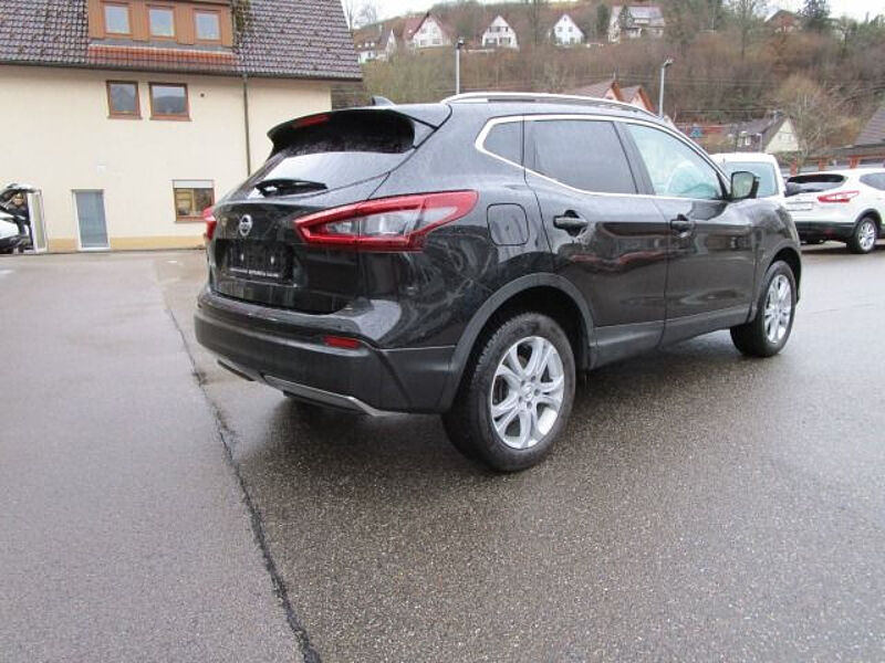 Nissan Qashqai NISSAN QASHQAI 1.3 DIG-T 140 PS 6MT 4x2 ZAMA DESIGN SH 18'