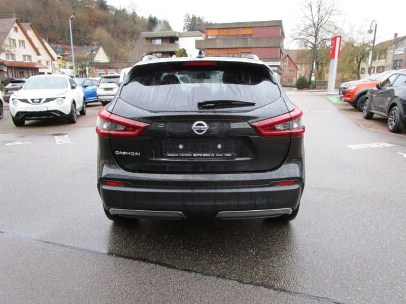 Nissan Qashqai NISSAN QASHQAI 1.3 DIG-T 140 PS 6MT 4x2 ZAMA DESIGN SH 18'